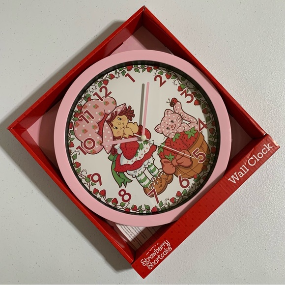 The World of Strawberry Shortcake Analog Wall Clock-New in Box - Picture 3 of 5